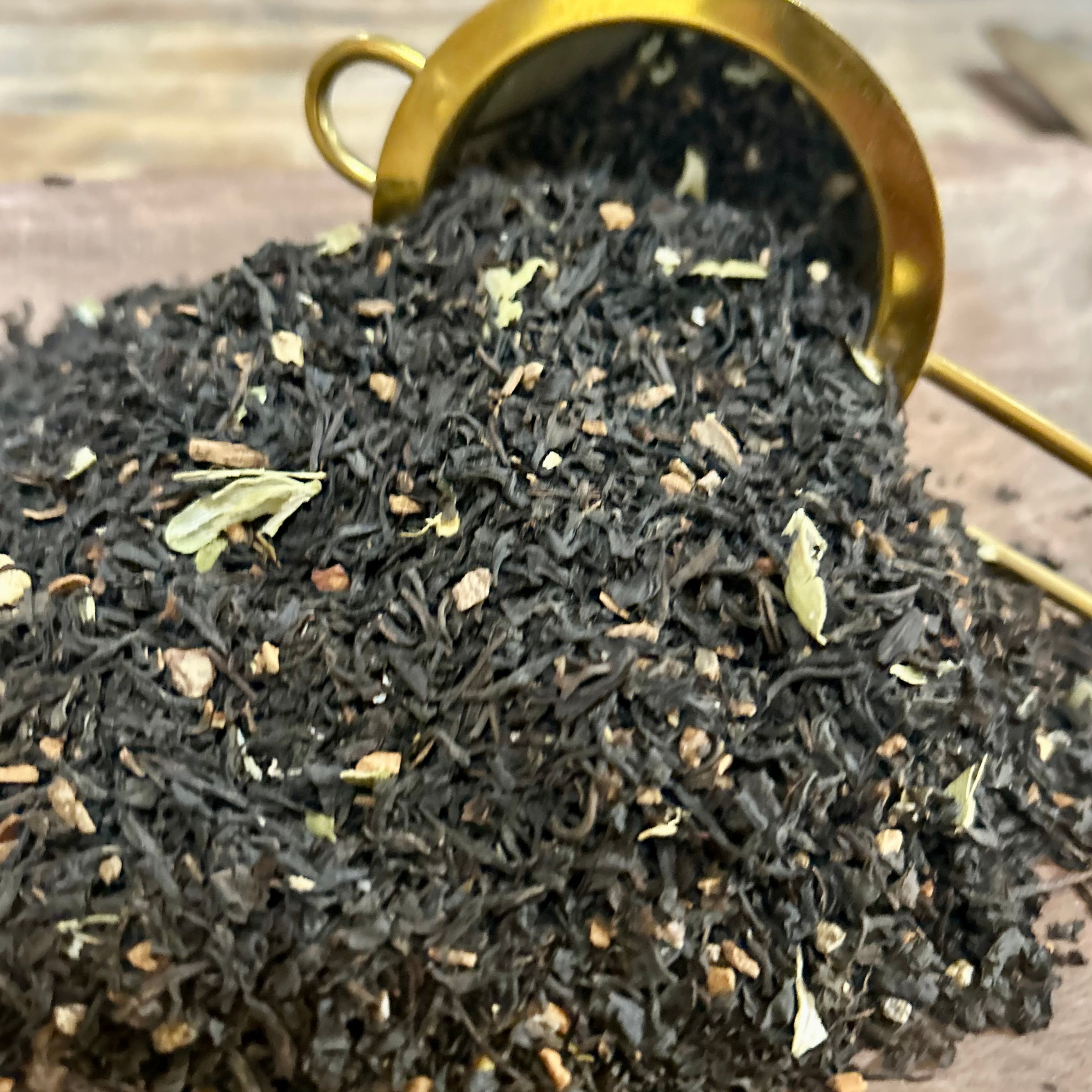 Tchaï Kashmiri Crème – Thé Noir Épicé & Crémeux | Tradition & Saveurs d’Inde