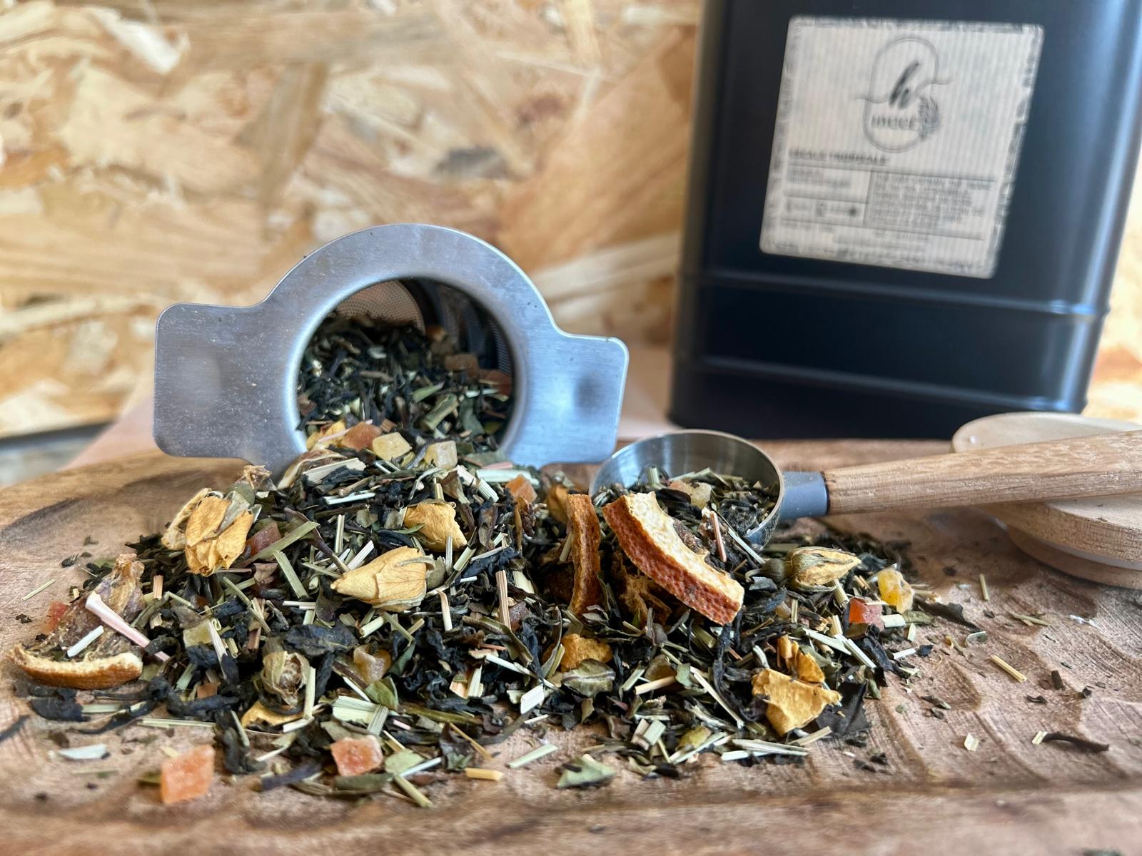 Mélange fruité de thé blanc Paï Mu Tan et thé vert du Vietnam – Escale Tropicale