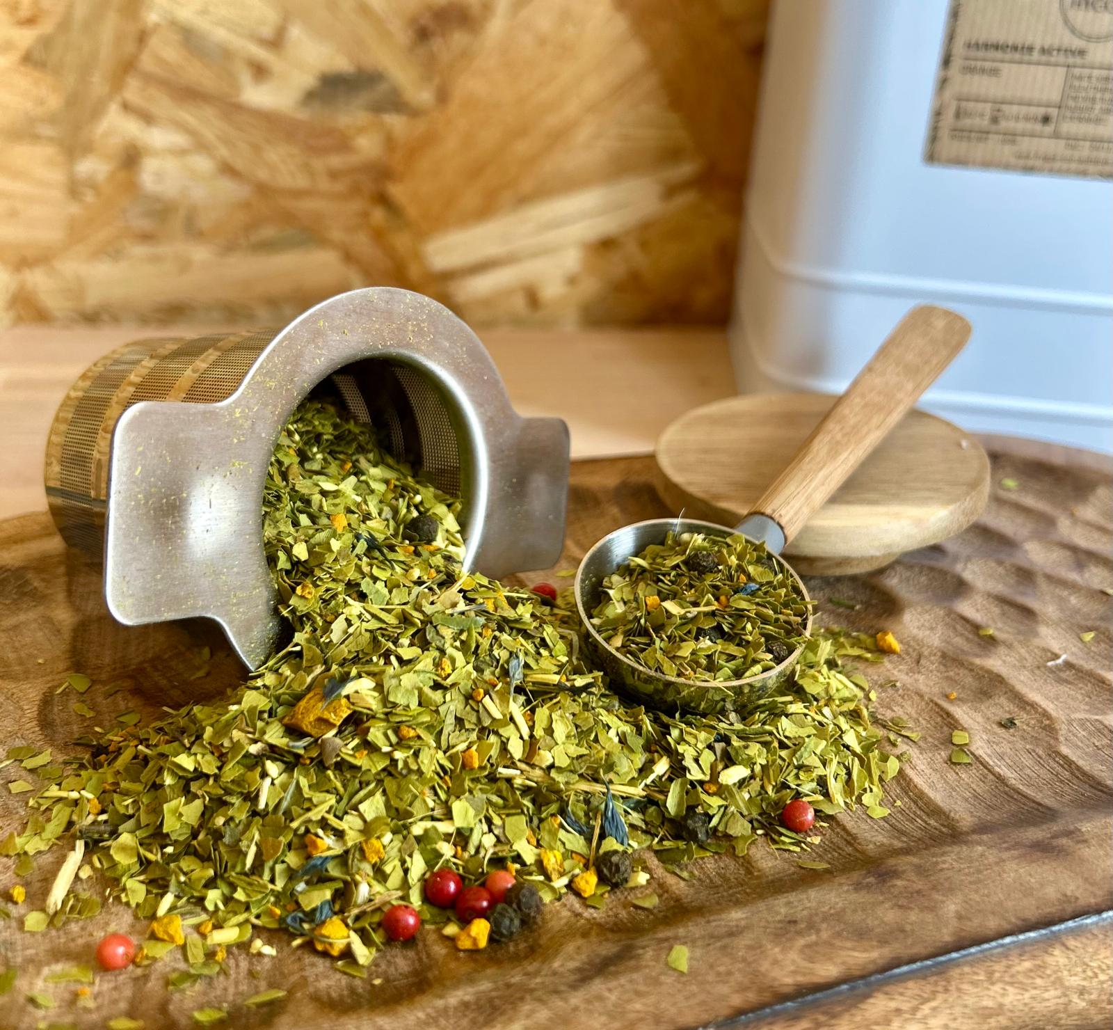 Elle contient du maté et de l’éleuthérocoque, connus pour stimuler la vitalité physique et mentale naturellement.