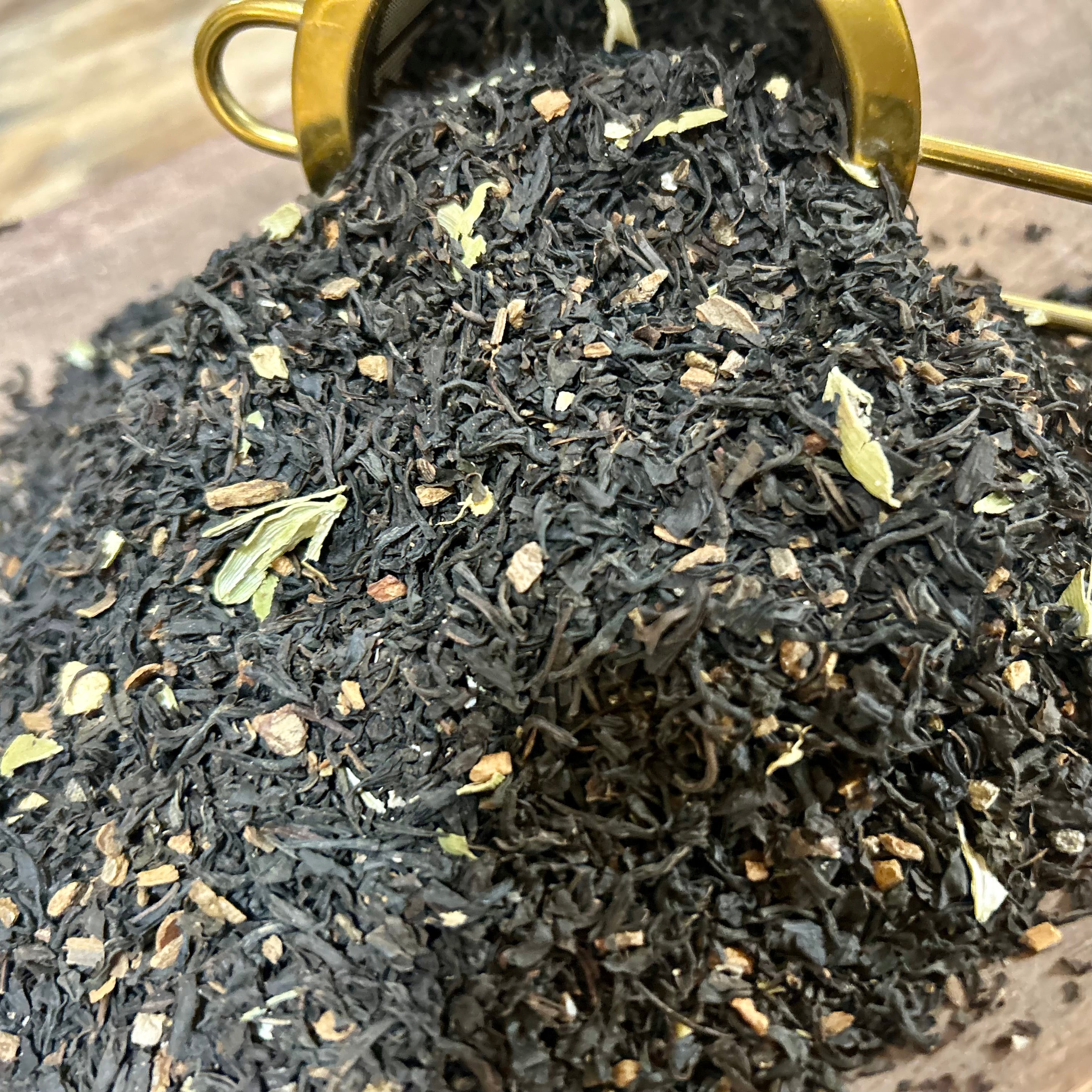 Tchaï Kashmiri Crème – Thé Noir Épicé & Crémeux | Tradition & Saveurs d’Inde