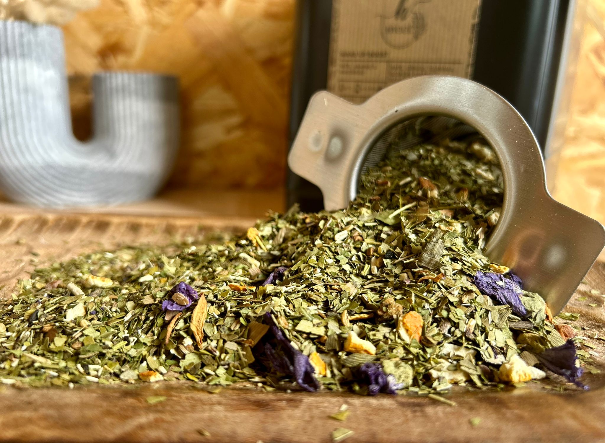 Fatigue, surcharge de travail, examens ou coup de mou ?
Wake Up Boost est la boisson idéale pour retrouver vitalité et concentration ! Grâce au maté vert, au ginkgo et au guarana, cette infusion tonique vous offre une énergie immédiate et une saveur exotique d’ananas et d’orange.