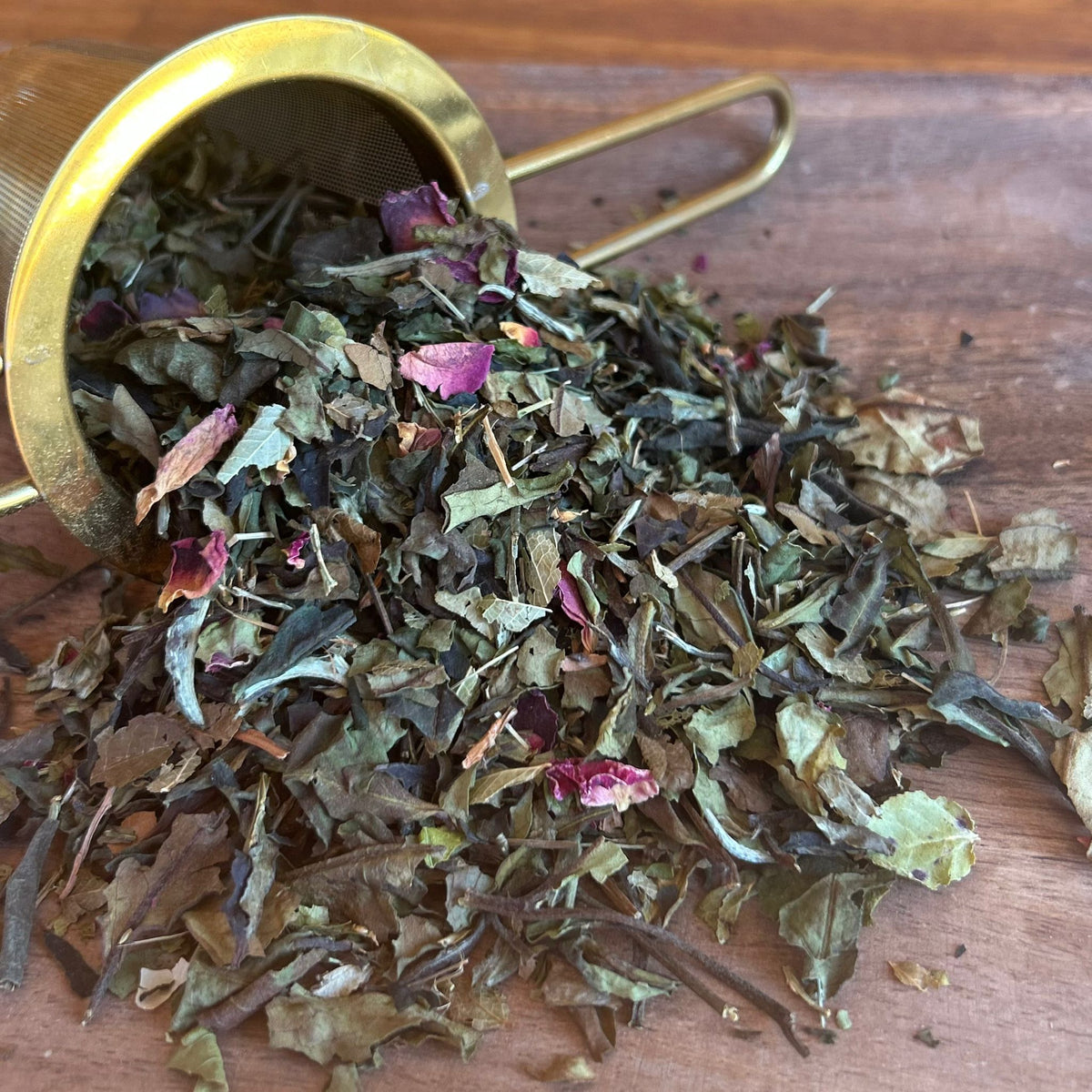 Photo du Thé Blanc Romance Pêchée – Infusion délicate à la pêche et à la rose.