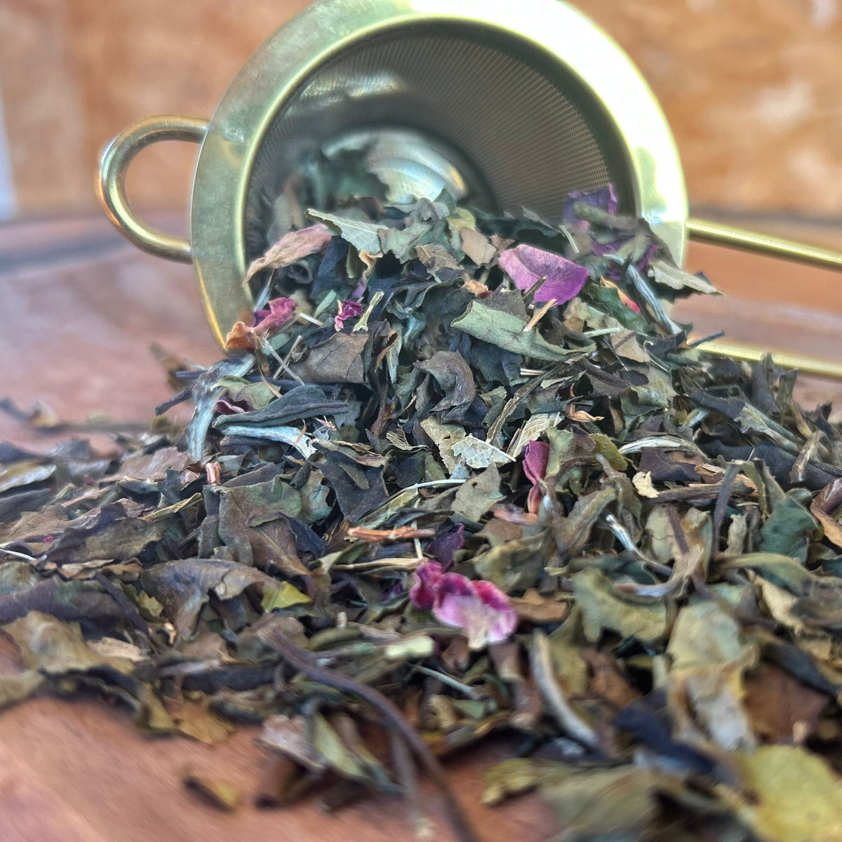 Photo du Thé Blanc Romance Pêchée – Infusion délicate à la pêche et à la rose.