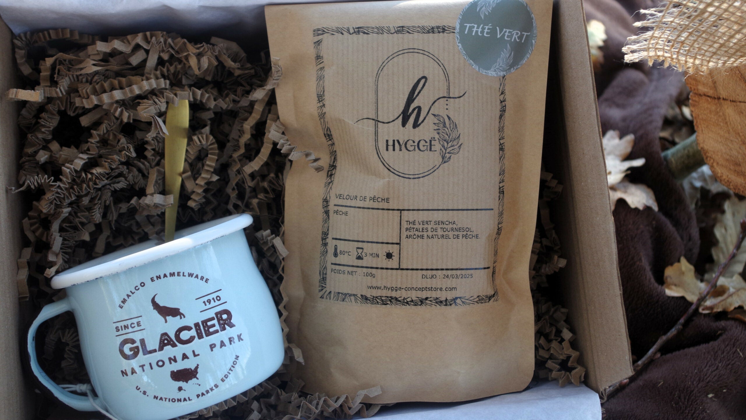 coffret-cadeau-aventure-nature-tasse-emaillee-glacier-the-vert-peche-hygge-concept-store