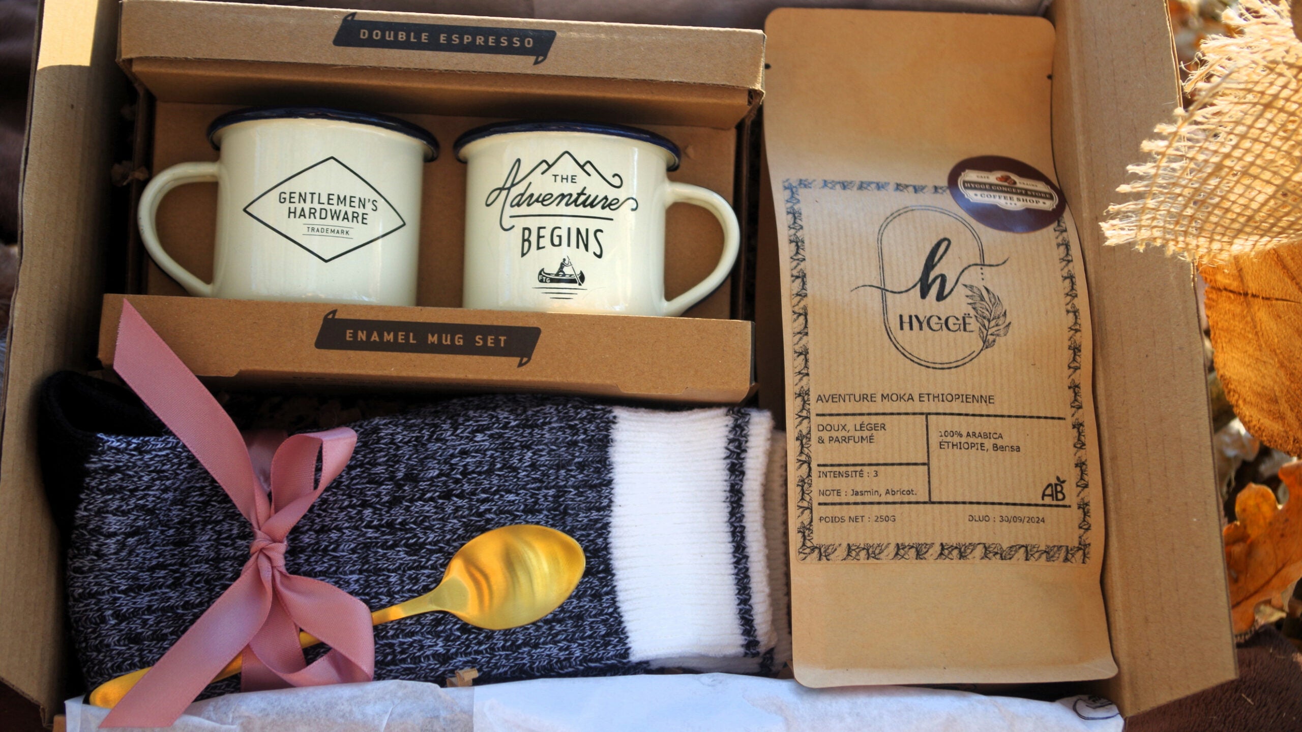 coffret cadeau 2 tasses espresso 125ml émaillées+ 1 sachet 250g café grain + 1 paire chaussette