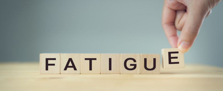 Fatigué(e) en plein été ? Et si votre corps vous demandait simplement de ralentir…