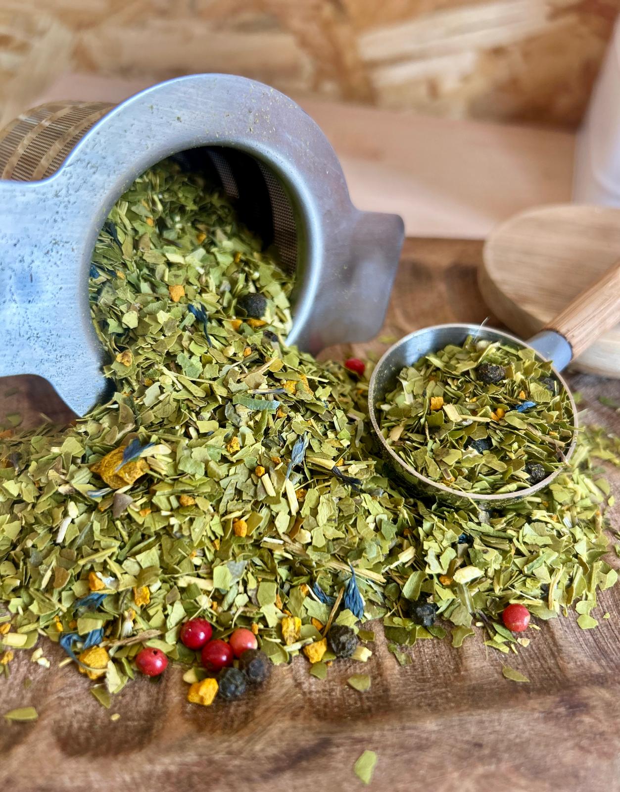 Un concentré de vitalité à base de maté vert, épices et orange pour accompagner les journées actives ou sportives. Un rituel bien-être au goût délicat.