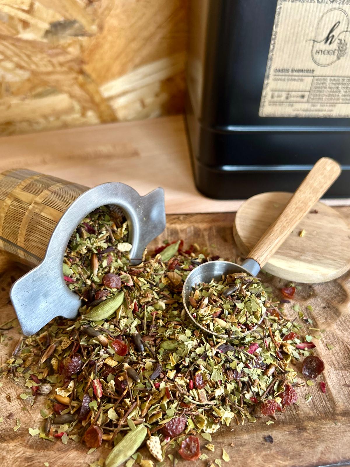 Photo du mélange Oasis Énergie en vrac – ginseng, maté, hibiscus et zestes d’orange