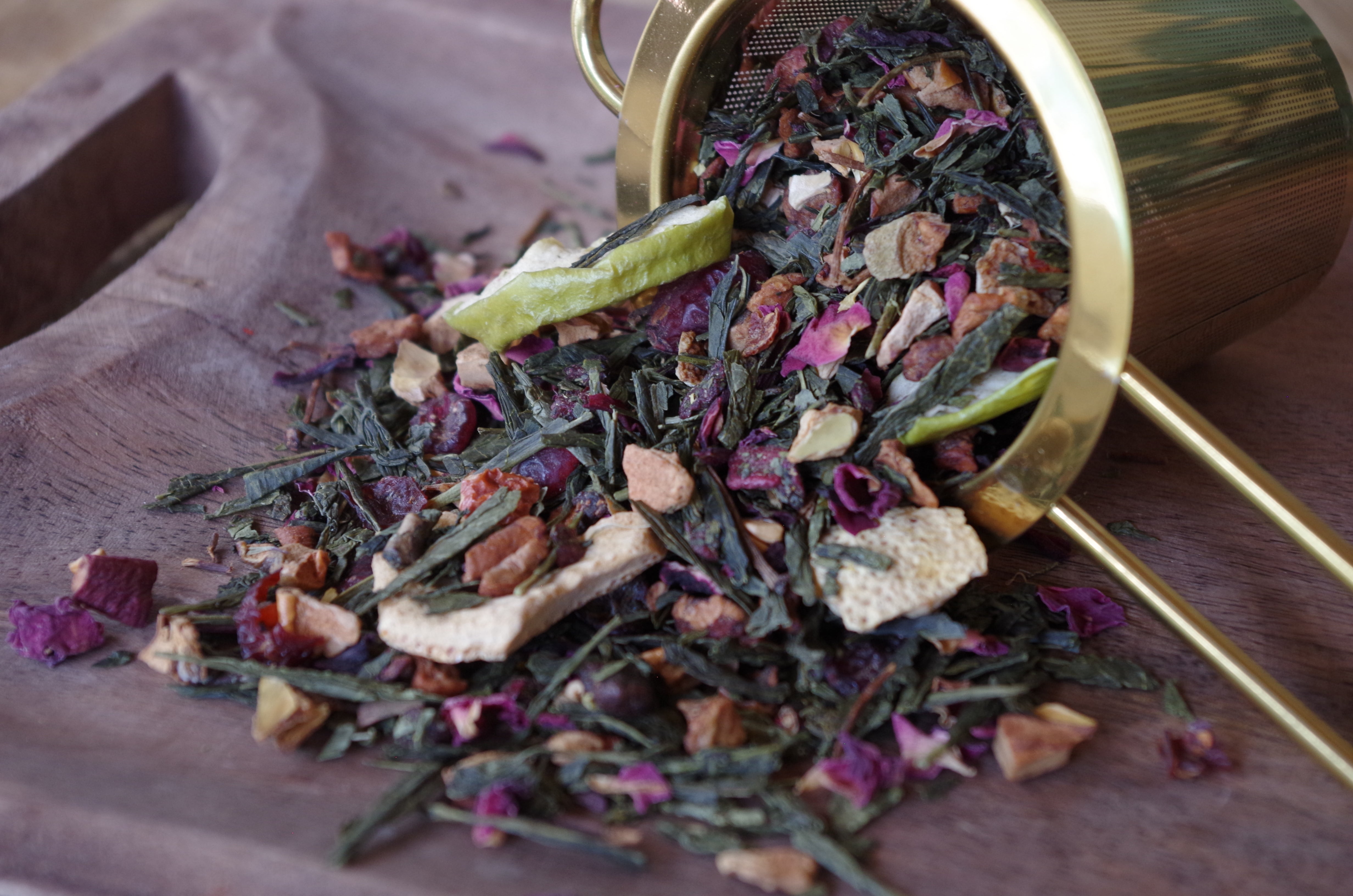  Photo du thé Taille de Guêpe – Thé vert drainant aux notes de cerise et cranberry, infusion bien-être et silhouette.