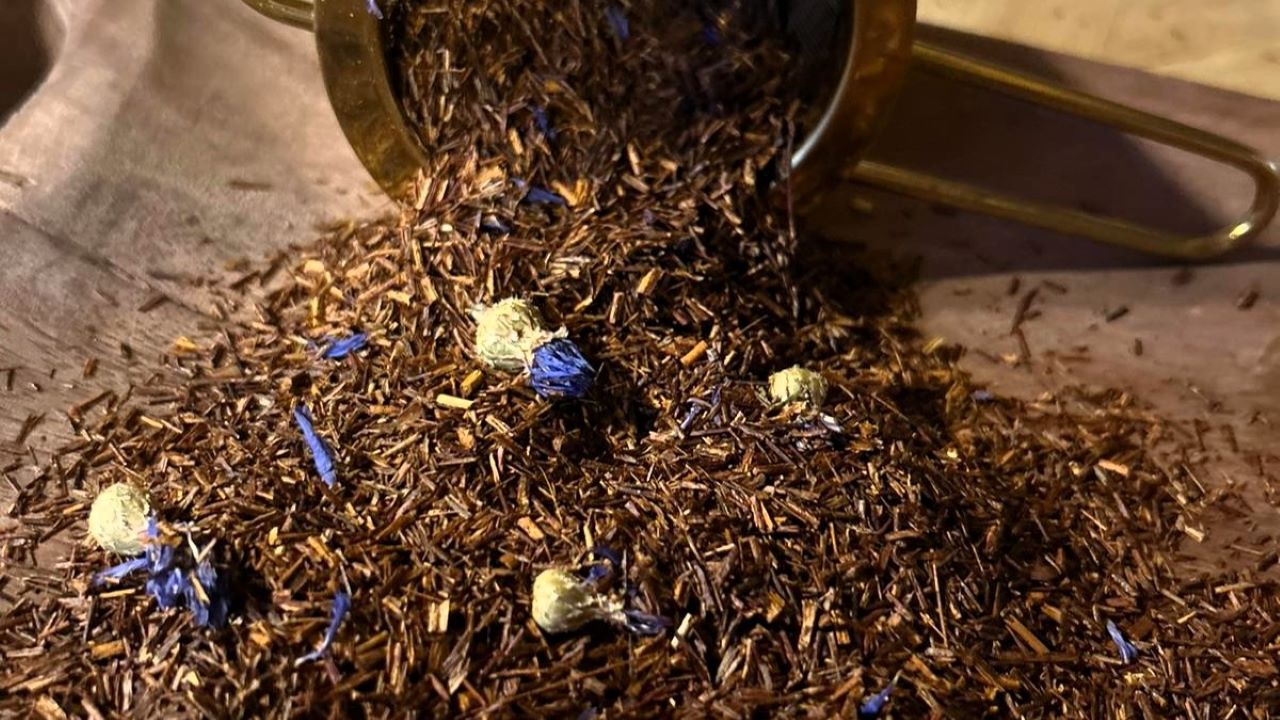 Photo du Rooibos Earl Grey Fleurs Bleues Bio – Infusion à la bergamote et fleurs de bleuet.