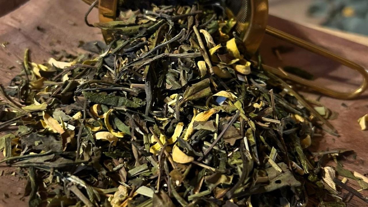 Photo du Thé Blanc Éclat Boréal – Infusion énergisante citron et gingembre.