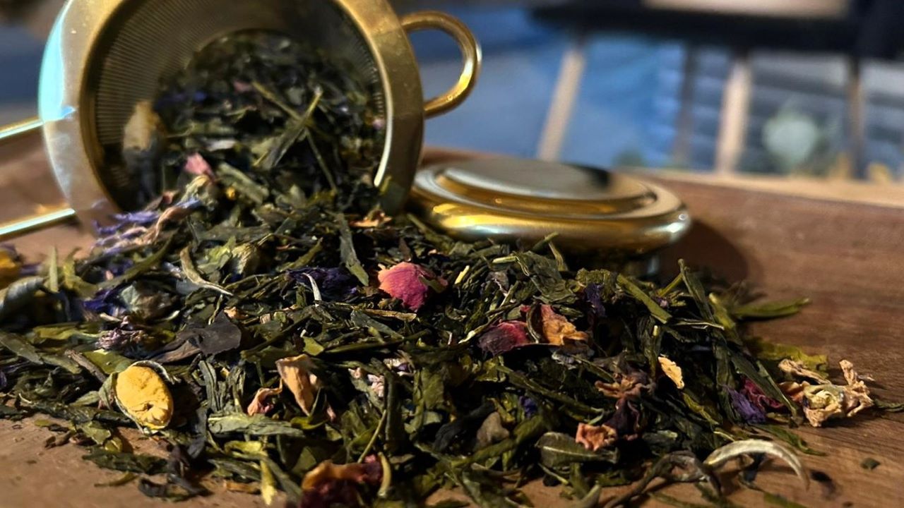 Photo du Thé Blanc Éden Floral De Bali – Infusion florale aux fruits exotiques et jasmin.