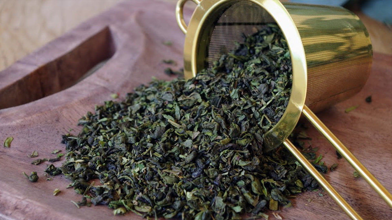 Photo du thé Explosion Mentholée BIO – Thé vert Gunpowder aux notes de menthe poivrée et verte, infusion ultra-rafraîchissante.