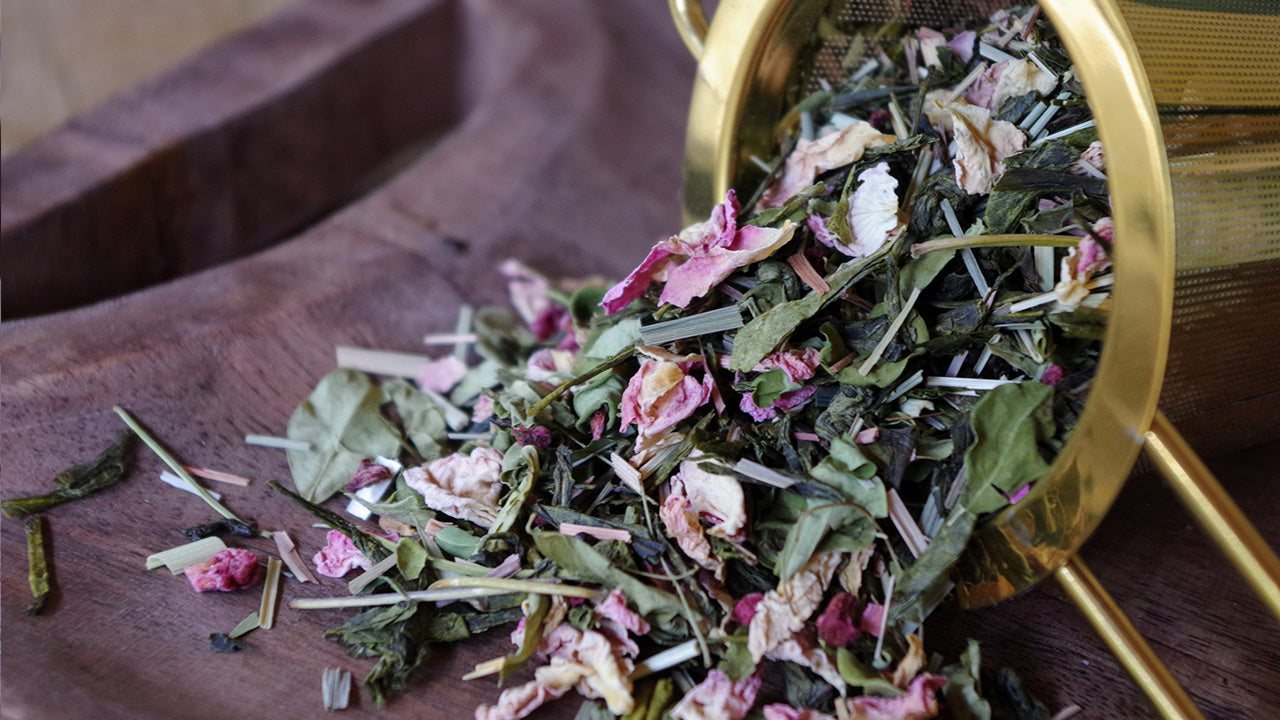 Photo du thé 1000 Vertus BIO – Thé vert aux notes de moringa et framboise, infusion revitalisante et bienfaisante.