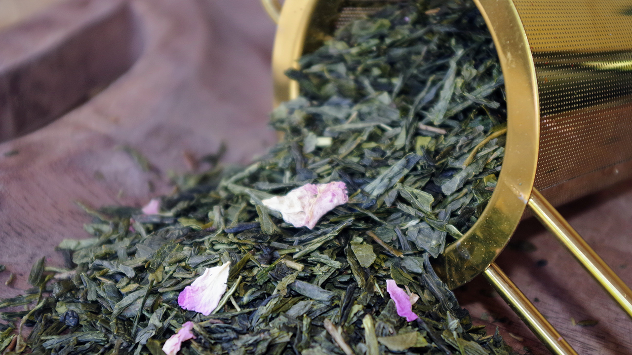 Photo du thé Fruits Rouges Écarlates BIO – Thé vert aux notes de fruits rouges et pétales de rose, infusion gourmande et raffinée.