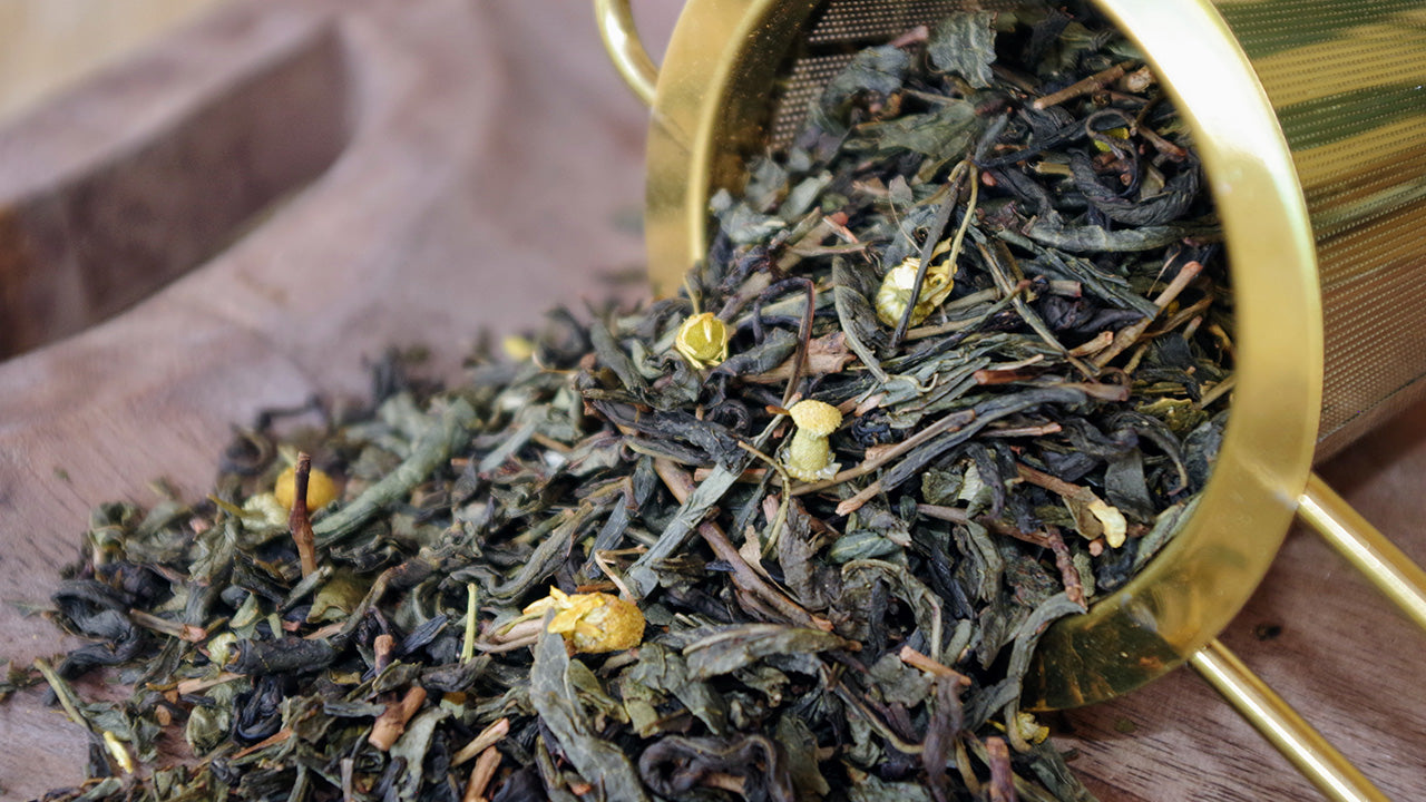 Photo du thé Caramel Paisible – Thé vert aux notes de caramel beurre salé et camomille, infusion gourmande et apaisante.