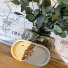 hygge conceptstore plateau vide poche bi color jaune et gris avec déco doré bronze