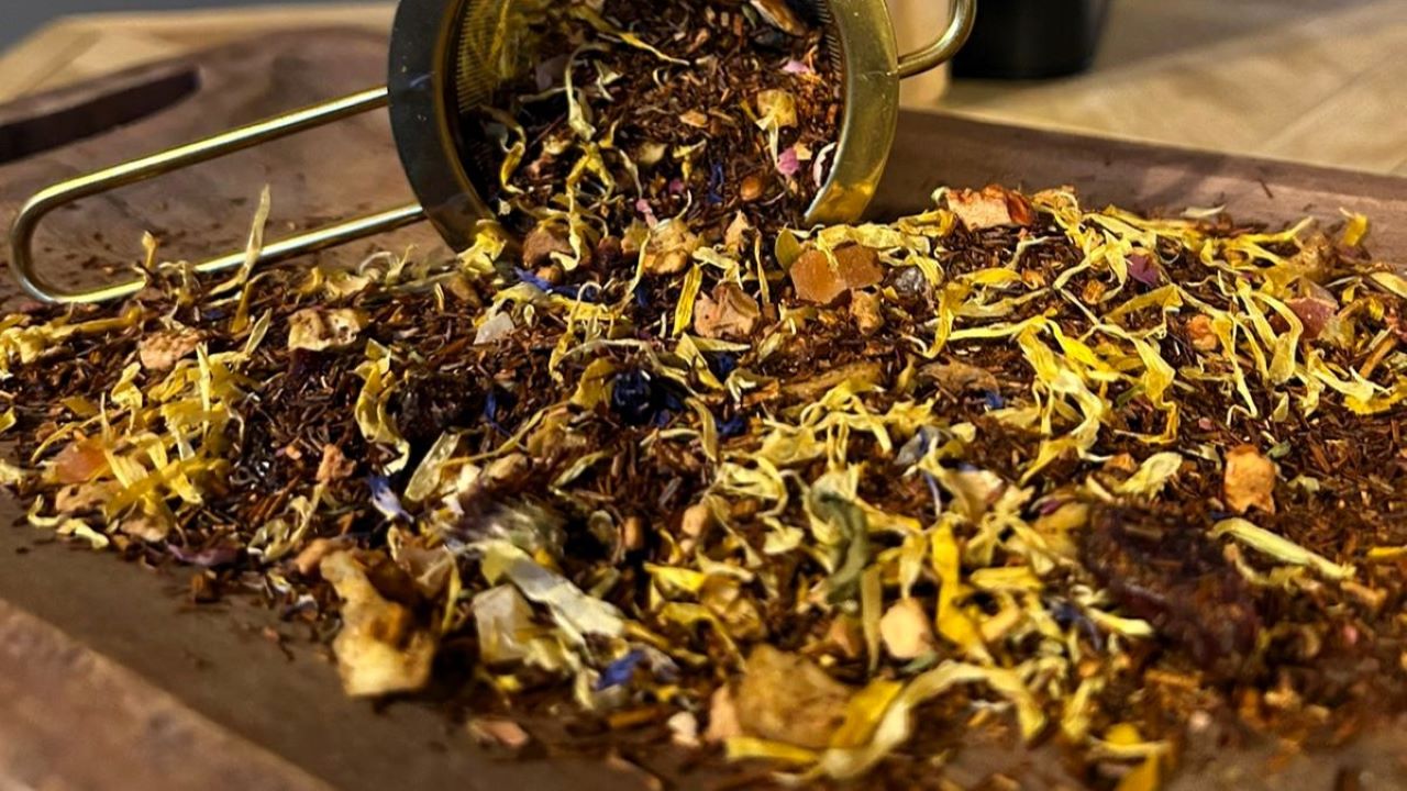 Photo du rooibos Ensoleillé – Infusion gourmande aux agrumes et fruits tropicaux.